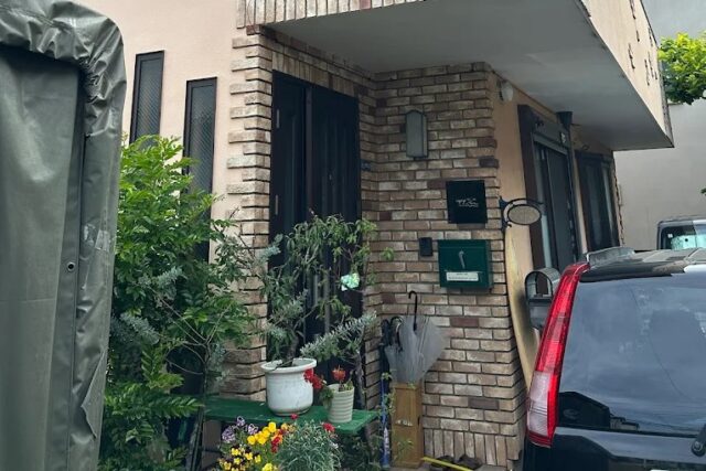 店舗内間